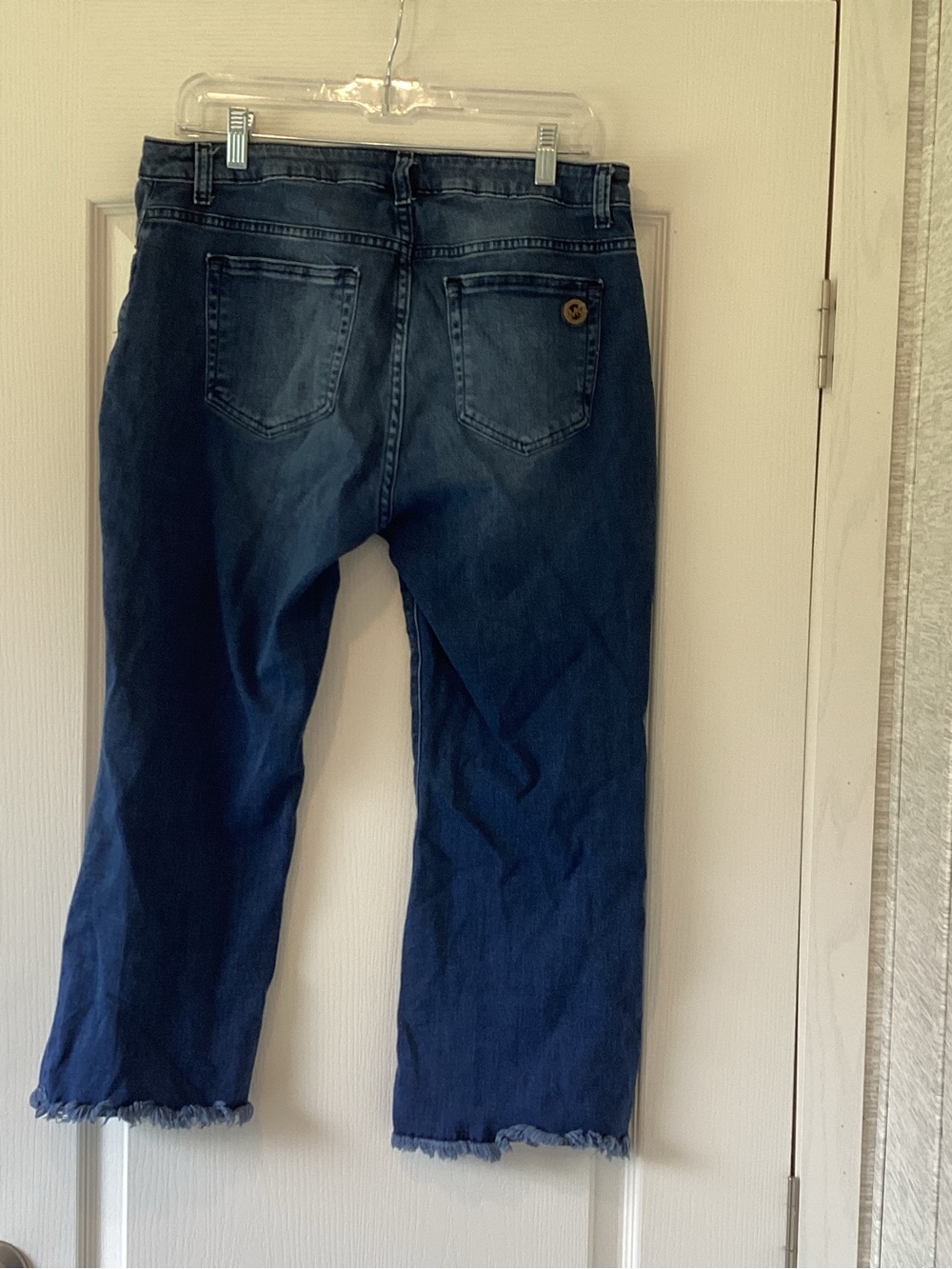 Michael Kors Women's Mid Wash Cropped Frayed Hem Jeans 10 Euc - Picture 2 of 5